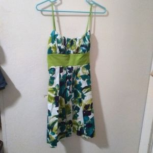 Size 6 brand Trixie white with blue and green flor